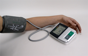 Colour-coded scale on the Medisana MTS classifies blood pressure readings according to the WHO (World Health Organization) system