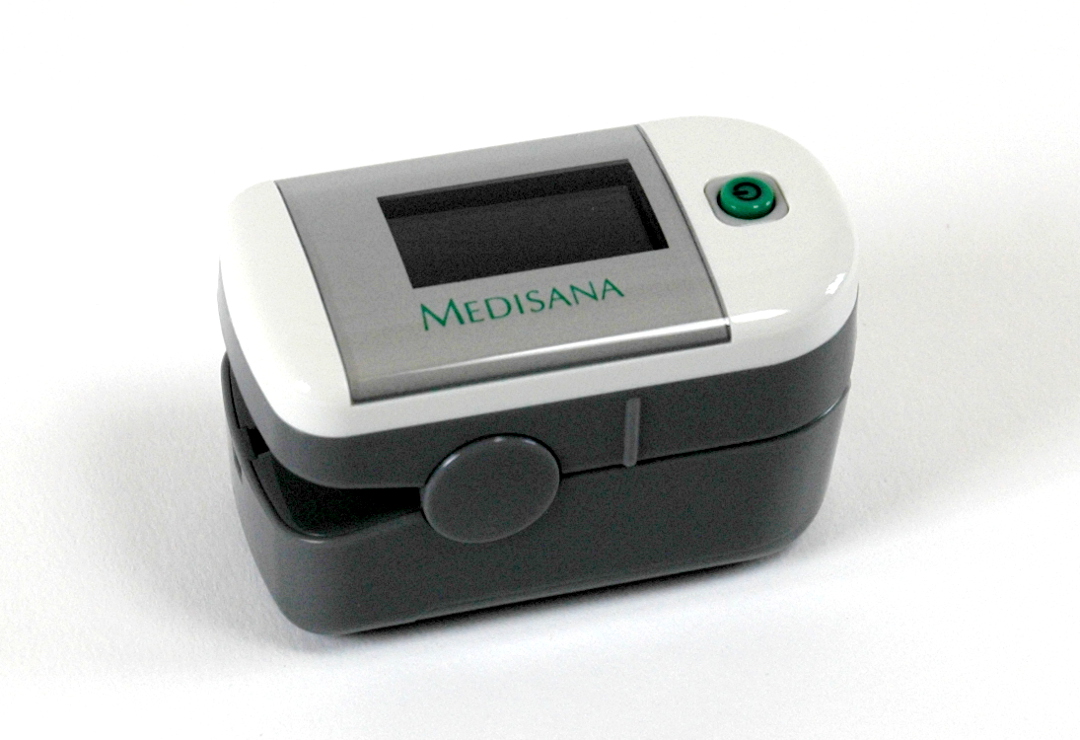 Pulse oximeter Medisana PM100 for measuring the oxygen saturation of the blood