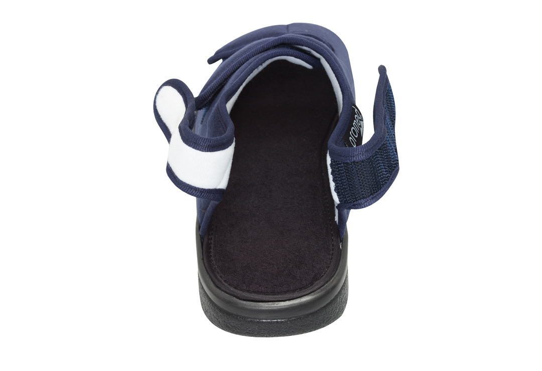 The Promed Theramed D3 therapy shoe is equipped with Velcro fasteners