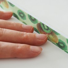 La limetta per unghie in uno stile fresco