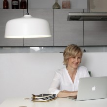 The fact that it can be easily switched from warm light to pure white light makes the Innosol Candeo lamp unique.
