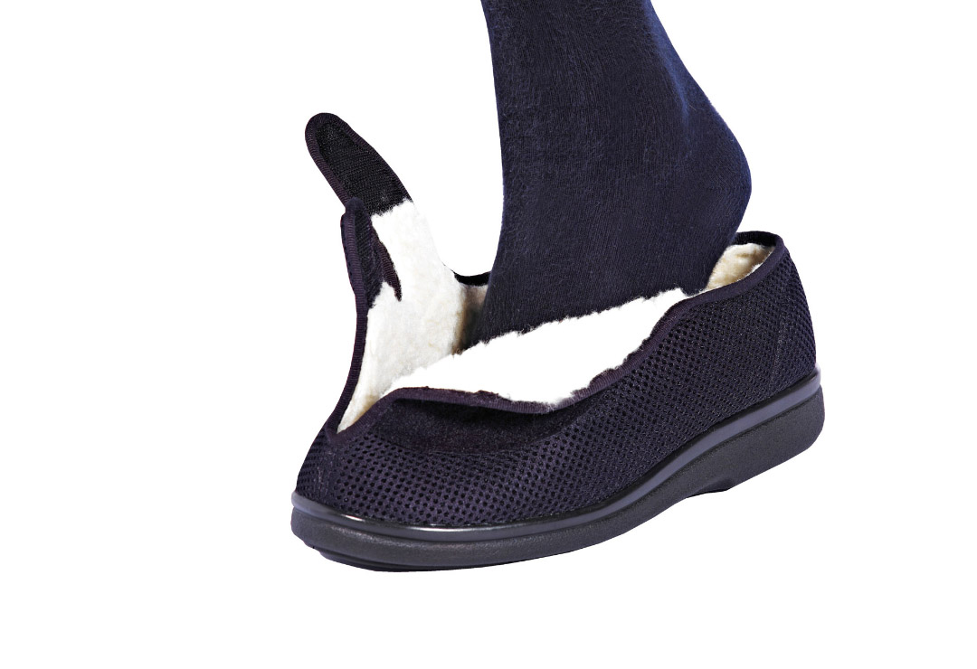 Shock-absorbing outsole and excellent materials, so that the feet are warm in the Promed GentleWalk Lo