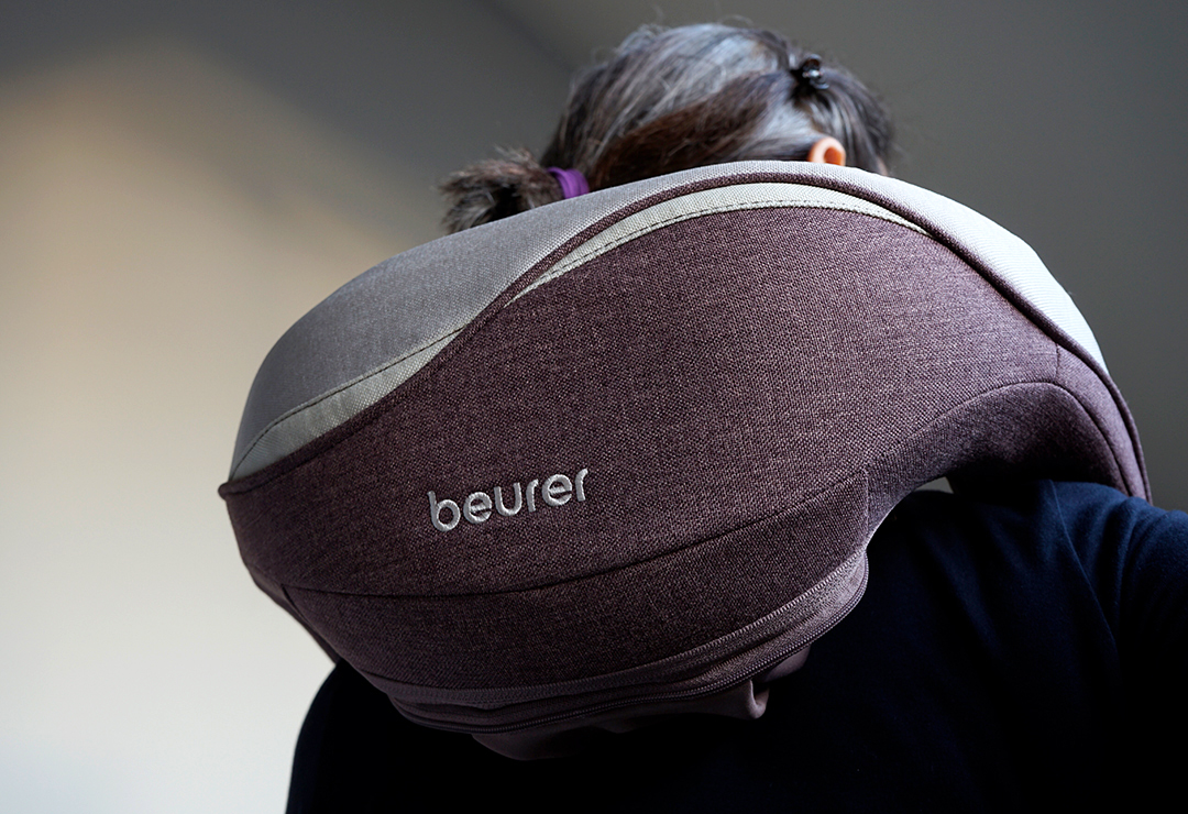 Comprehensive massage of the neck with the Beurer MG 153
