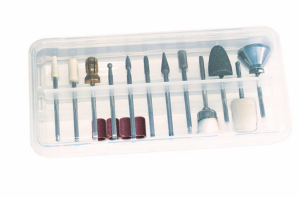 Avec ce kit de 16 pièces, vous avez à portée de main tous les embouts nécessaires pour effectuer un traitement de la corne et un soin des ongles rigoureux.