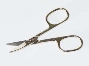 With the Promed nail scissors you can also trim excess or thickened skin.