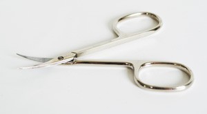 With the Promed scissors you can trim excess or thickened skin.