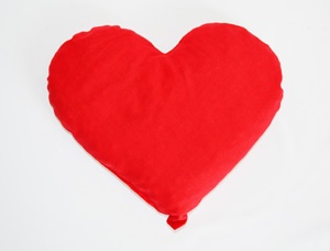 Le coussin en noyau de cerise en forme de cœur est aussi une belle idée cadeau