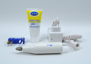 Universalgerät für gepflegte Hände, Füsse und schöne Nägel - hier in Kombination mit der Scholl Repair Salbe. 