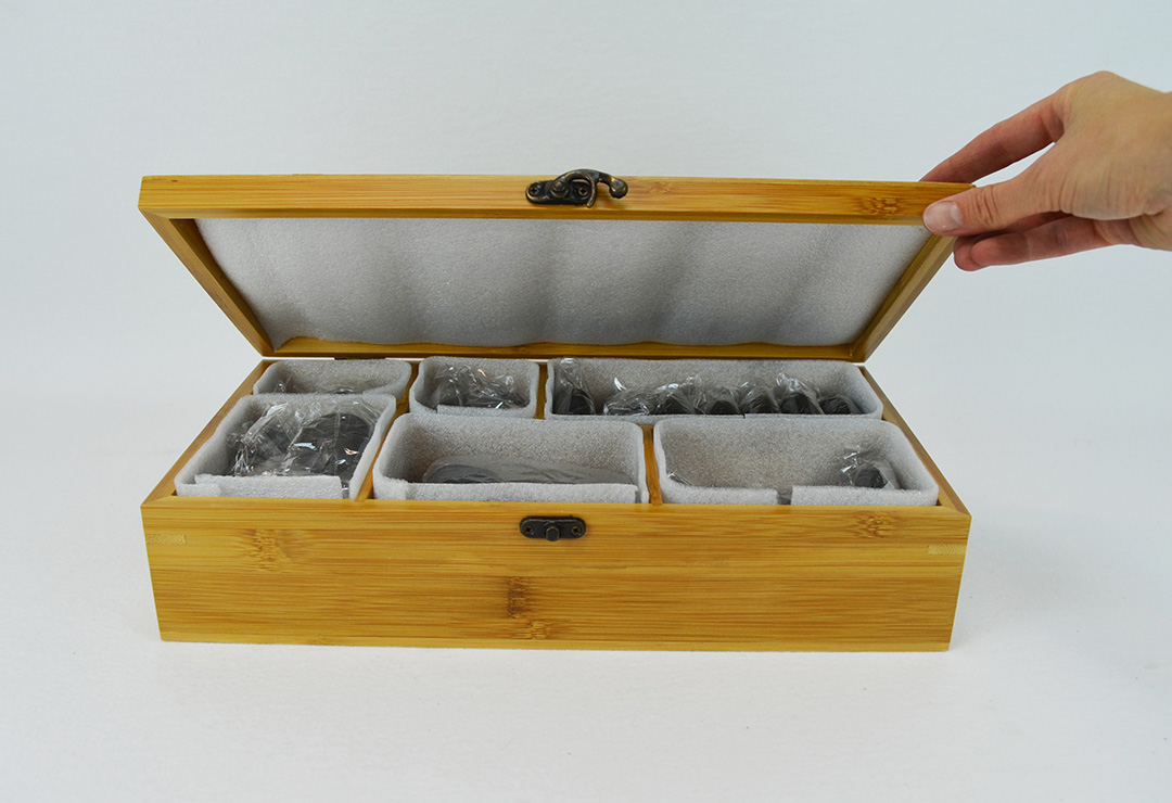 Das Hot Stones Set umfasst auch eine Bambusbox zur Aufbewahrung der Steine