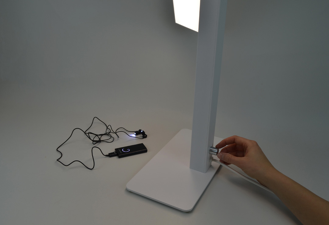 The Innolux Valovoima light therapy lamp is equipped with a dimmer