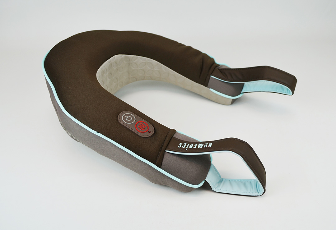 It adapts well and relaxes the neck with a Massage and Heat: the Homedics neck massager NMSQ-215A includes two practical handles.