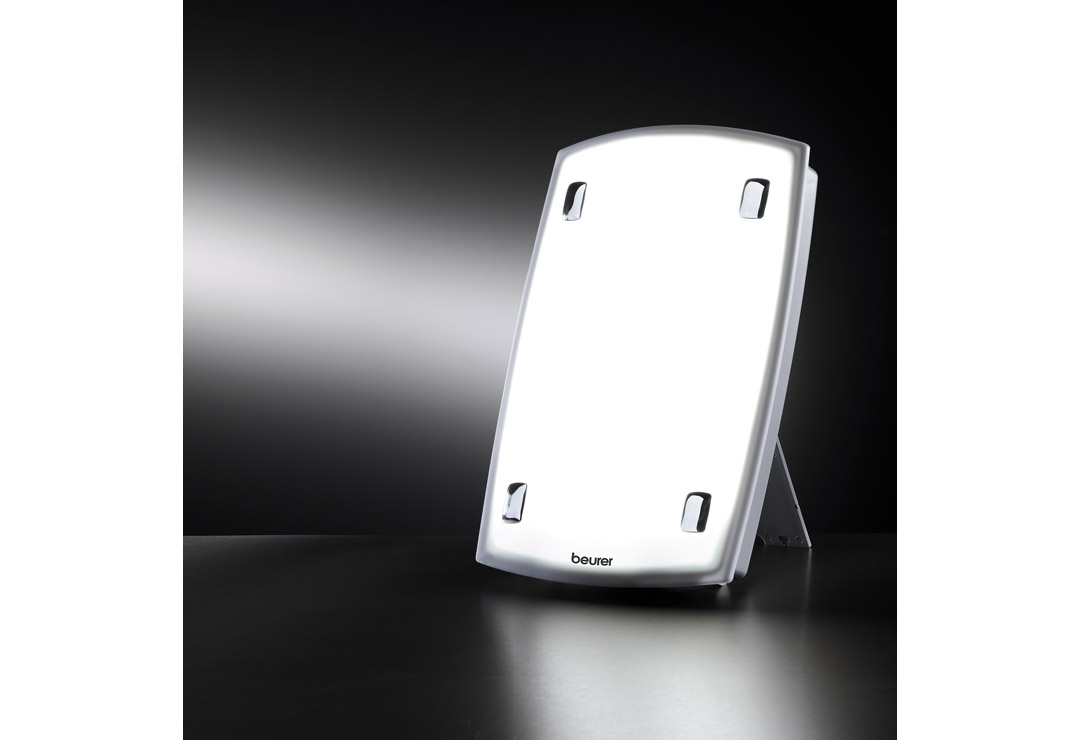 Diese Lichttherapie ist eine einfache und effektive Methode, um den Mangel an natürlichem Tageslicht zu kompensieren, ohne Medikamente einnehmen zu müssen.