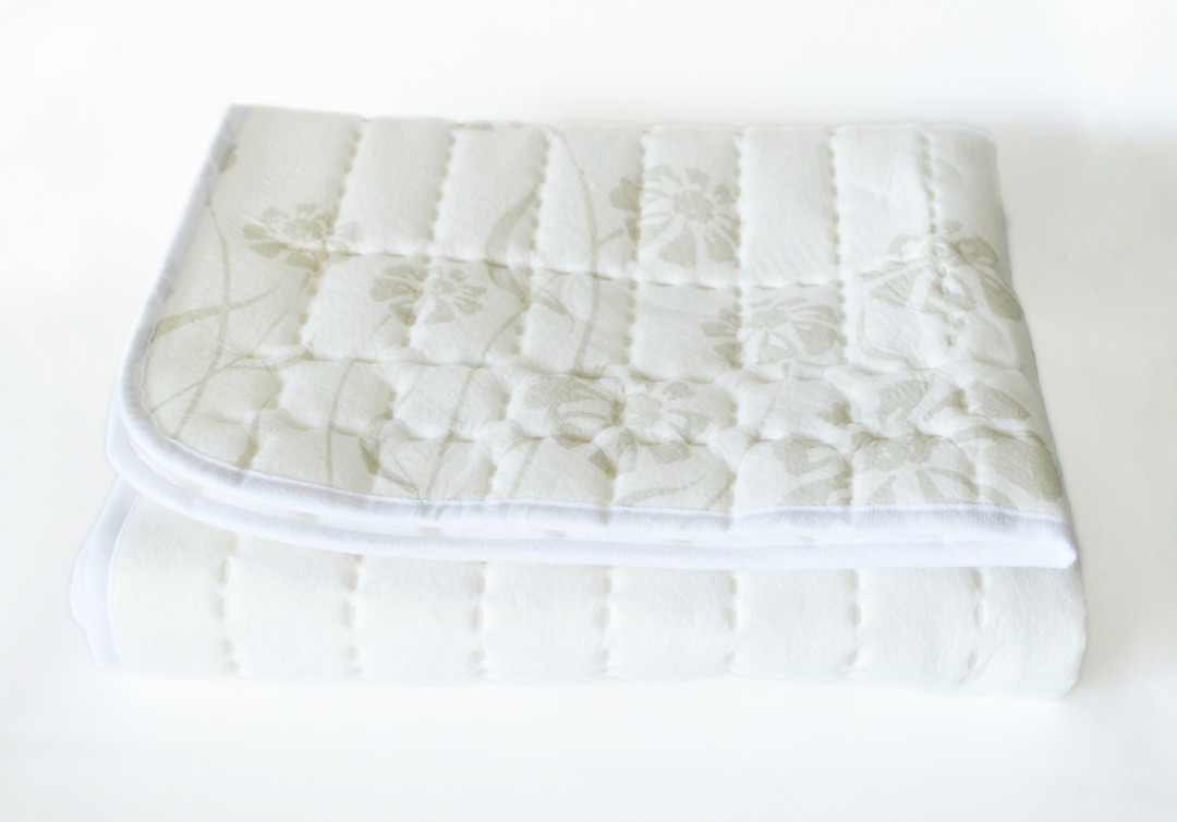 Chauffe-matelas en tissu qui remplit les normes Öko-Tex Standards 100. Trois niveaux de température au choix.