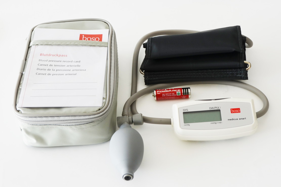 Boso Medicus Smart komplett mit Manschette, Blutdruckpass und Aufbewahrungstasche
