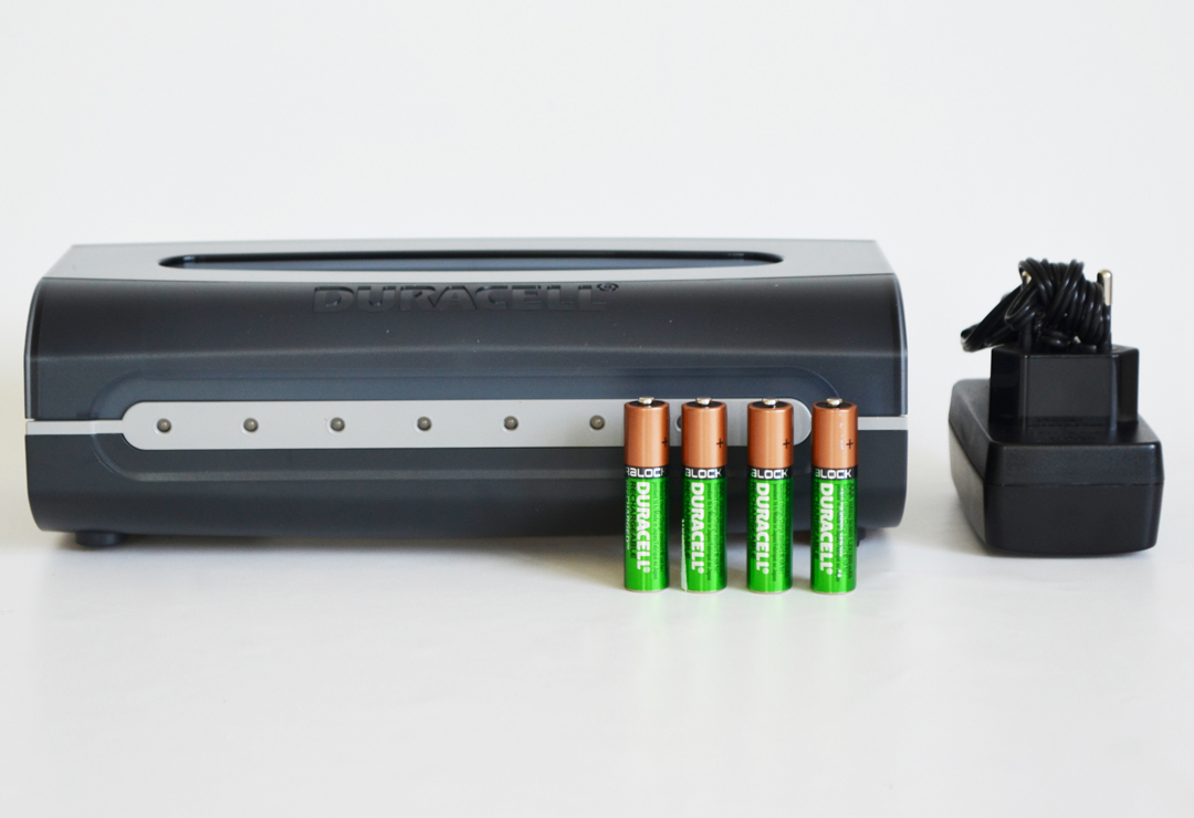 duracell_ 088313-203822_charger-and-4-AAA-batteries_lieferung.JPG
