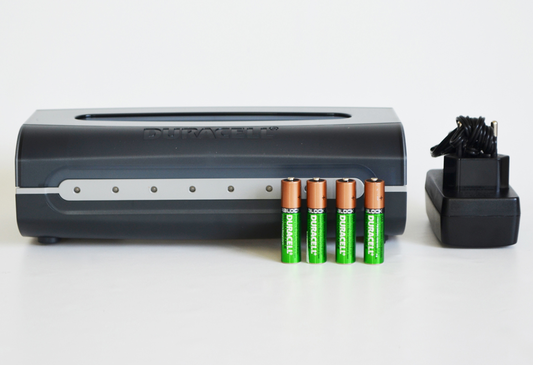 duracell_ 088313-203822_charger-and-4-AAA-batteries_lieferung.JPG