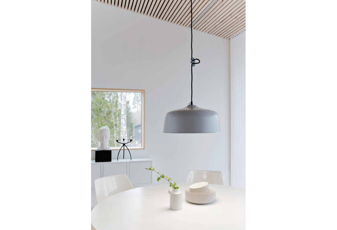 Innosol Candeo hanging light therapy lamp