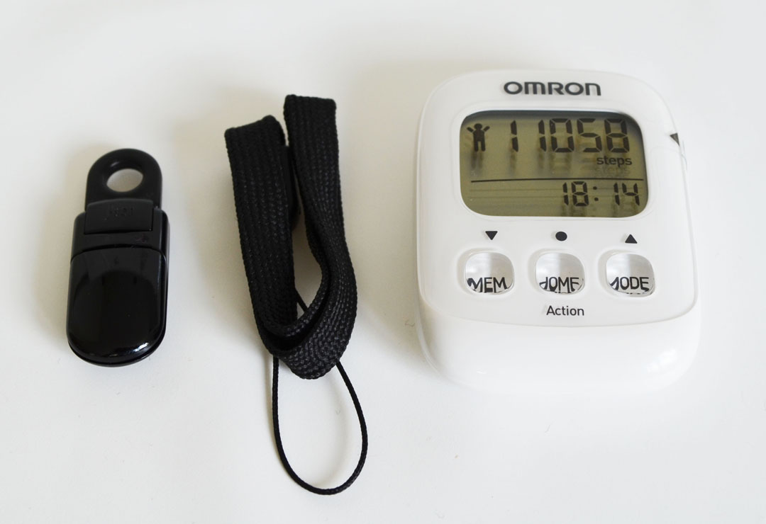 With clip and fastening tape. The Omron Walking Style 4 step counter is optimally equipped.