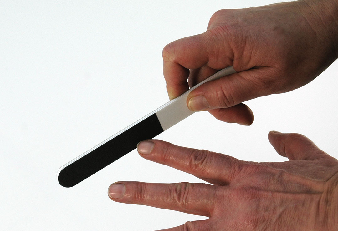 With this nail file you can file fingernails and toenails