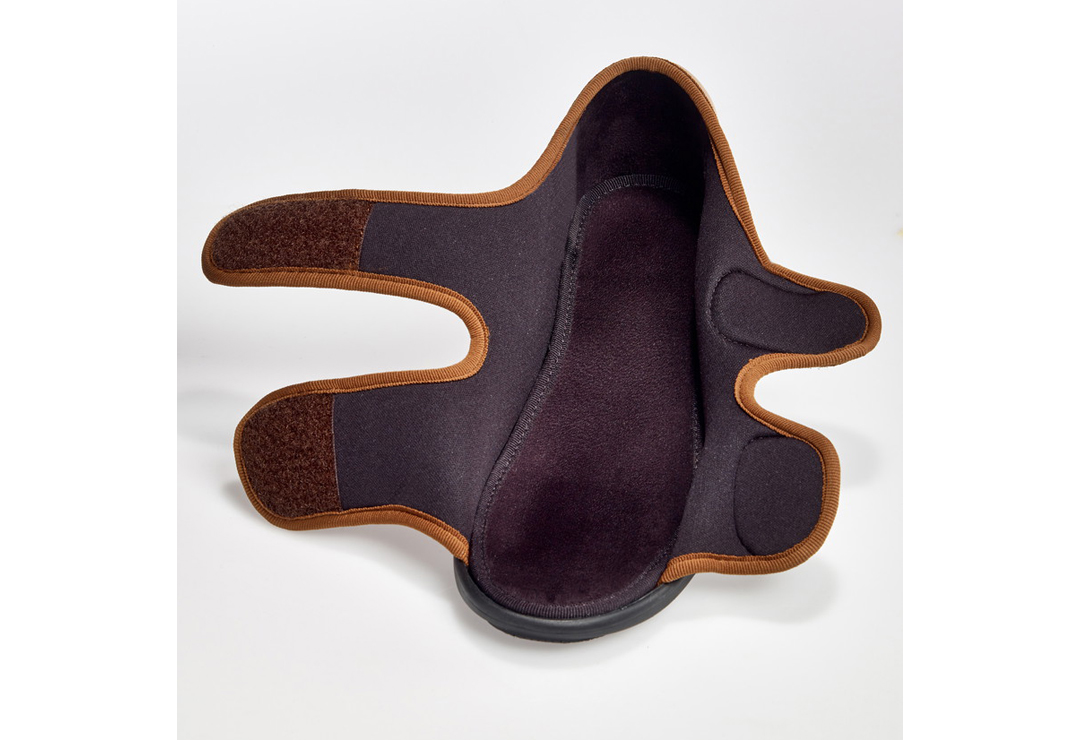 The Promed Pedibelle Diana therapy shoe is equipped with Velcro fasteners
