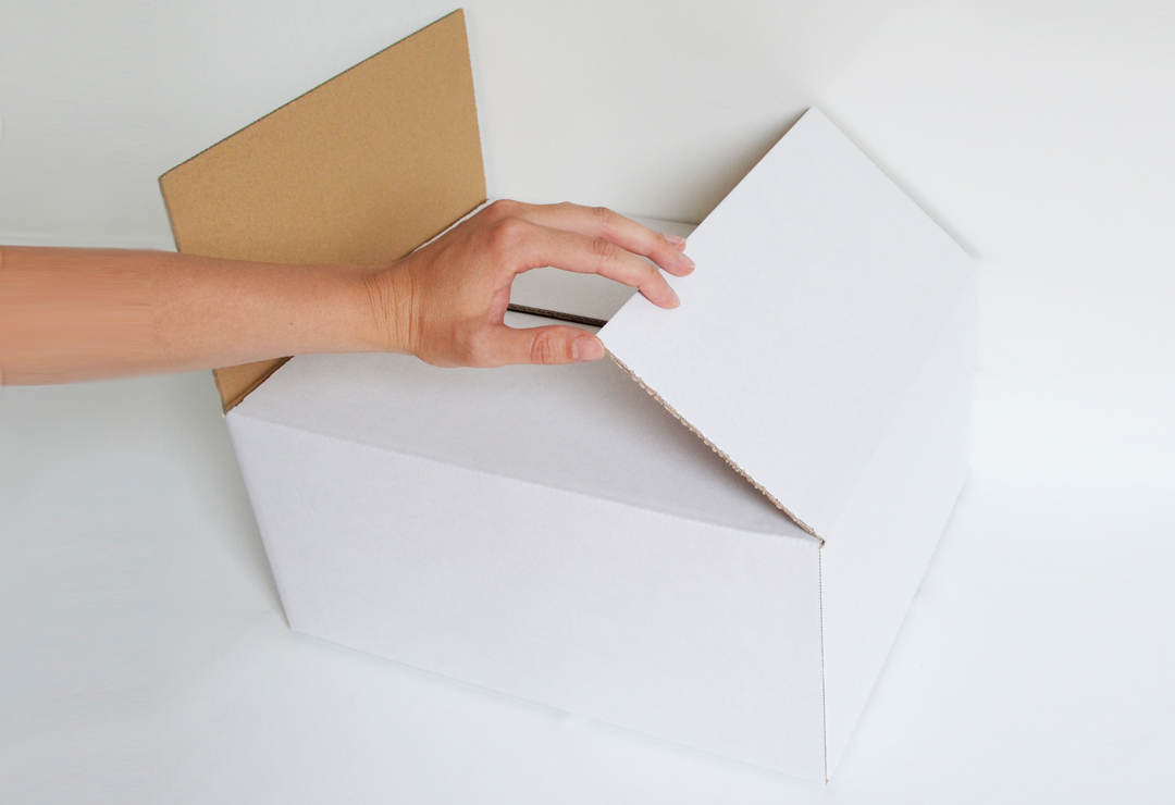 Cardboard box, white on the outside, brown inside 35 x 28 x 15 cm (CHF