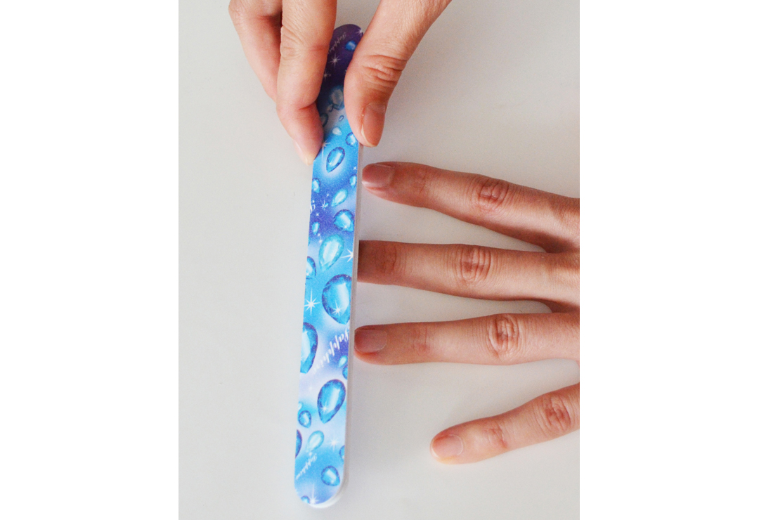 Nail file for filing fingernails or toenails