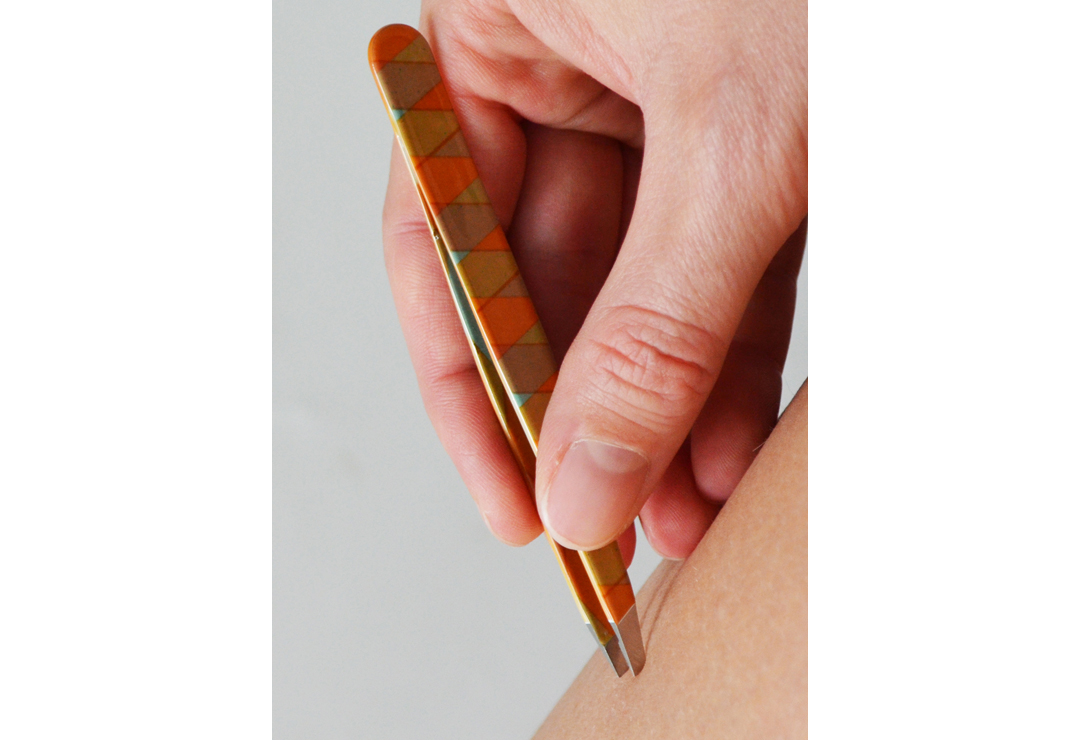 The practical tweezers can be used in many ways