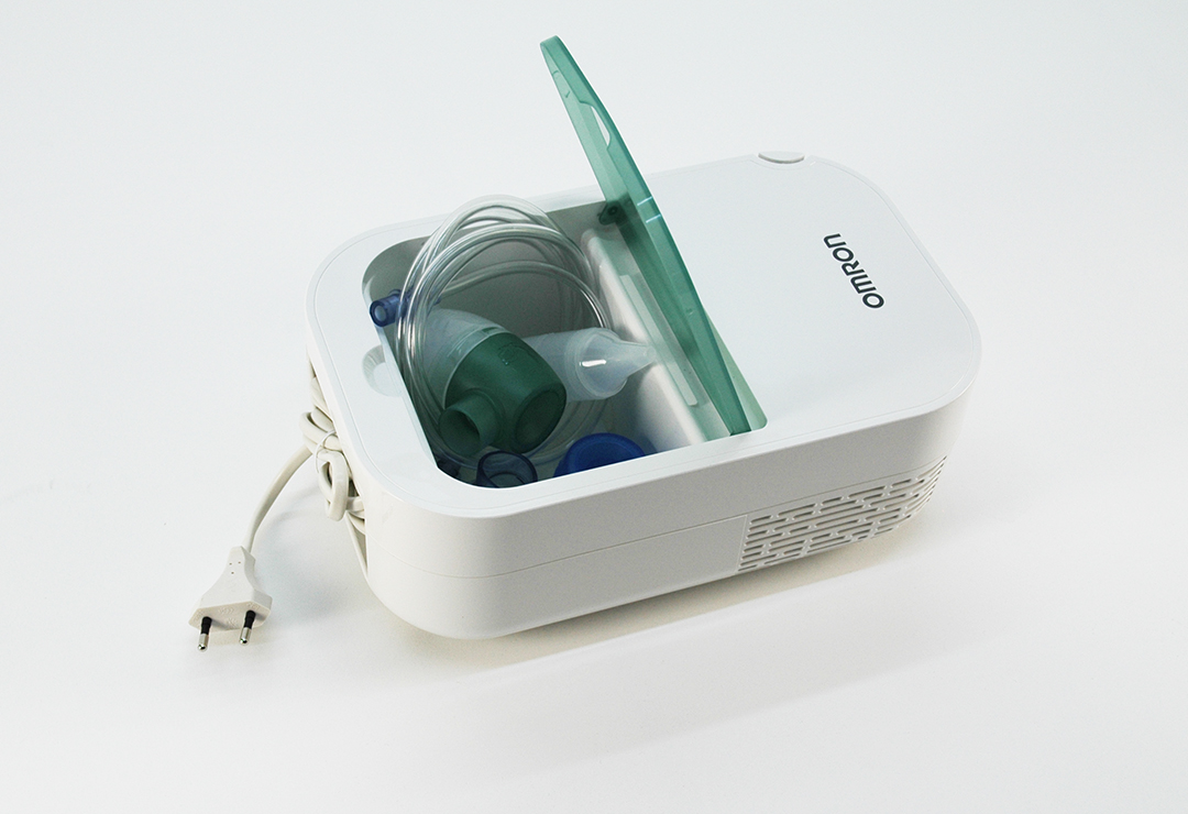 Les accessoires de l'inhalateur Omron DuoBaby peuvent être facilement rangés