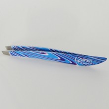 Blaue Pinzette, schwungvoll in Muster und Form 