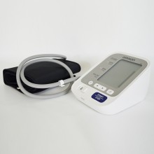 Einfach zu bedienendes Blutdruckmessgerät Omron M3 Intellisense für den Oberarm in verlässlicher Omron-Qualität 