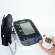 Bei einem ersten Schritt zu mehr Gesundheitsbewusstsein ist ein Schrittzähler in Kombination mit einem Blutdruckmessgerät ideal. 