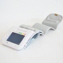 Einfache und präzise Blutdruckmessung am Handgelenk, mit Ampelfunktion zur Klassifizierung des Blutdrucks nach WHO (Weltgesundheitsorganisation).<br>