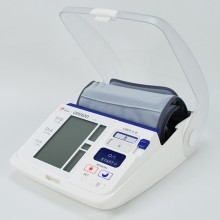 Vollautomatisches Oberarm-Blutdruckmessgerät mit 2 x 84 Speicherplätzen.