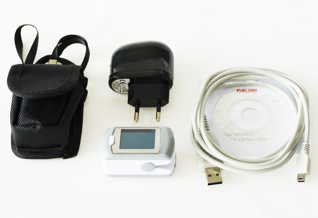 Pulse oximeter Beurer PO80 with all necessary accessories