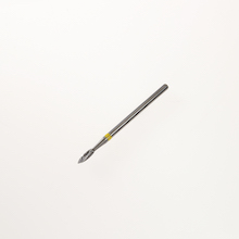 Ce foret Promed en carbure de la série jaune est utilisé pour un travail particulièrement fin sur les ongles artificiels.