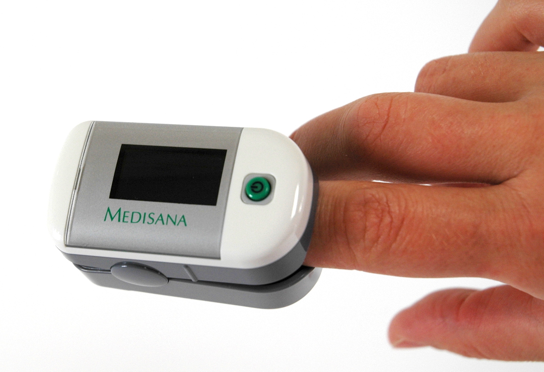 Der Pulsoximeter Medisana PM 100 dient zur Messung des Sauerstoffgehalts im Blut