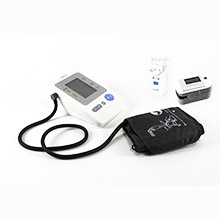 Promed INH-2.1 Inhalator, Medisana PM100 Pulsoximeter und Sanitas SBM21 Oberarm-Blutdruckmessgerät