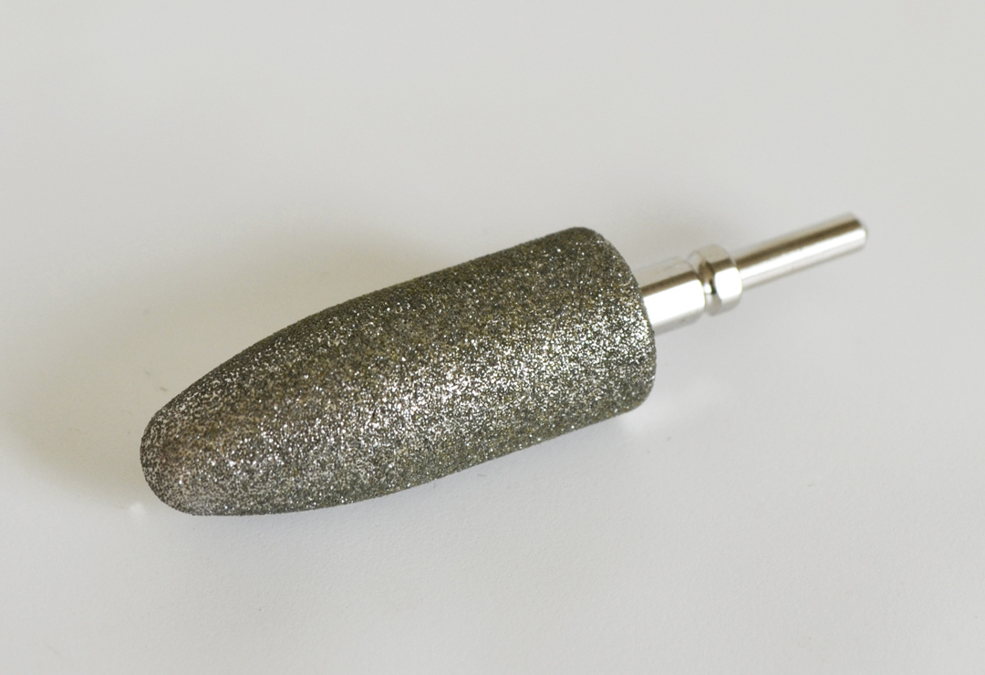 Long sapphire cone for a large-scale treatment of hard skin and calluses