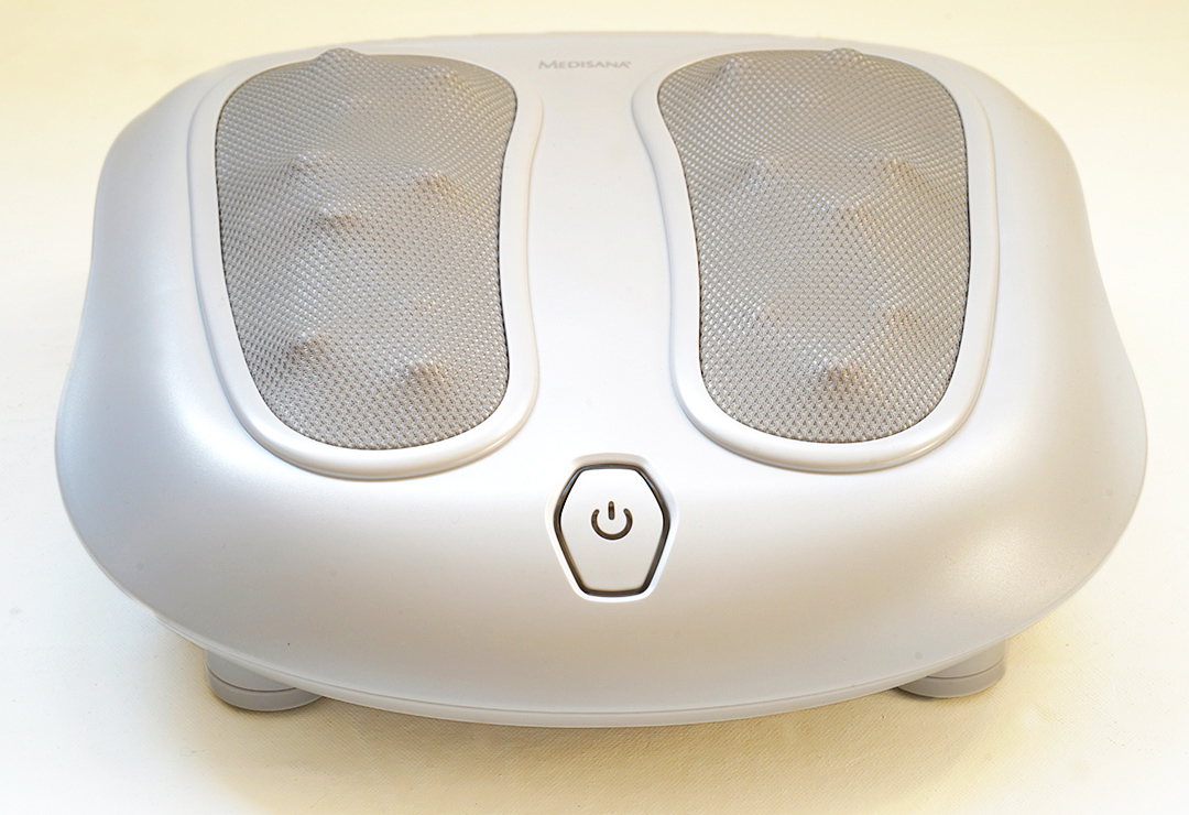 Absolutely easy to use foot massager Medisana FM883 with 18 rotating heads and heat 