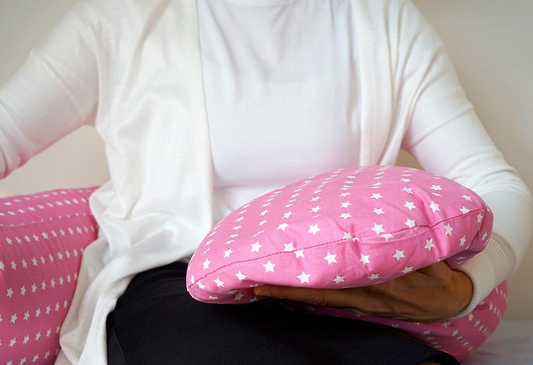 Organic spelled chaff nursing pillows can be easily adapted to your needs