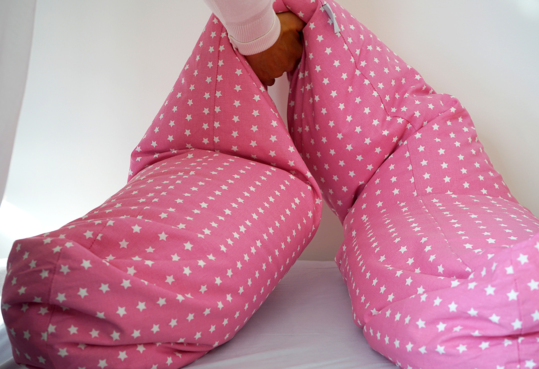 The spelled chaff nursing pillow and baby nest is 170 x 29 cm