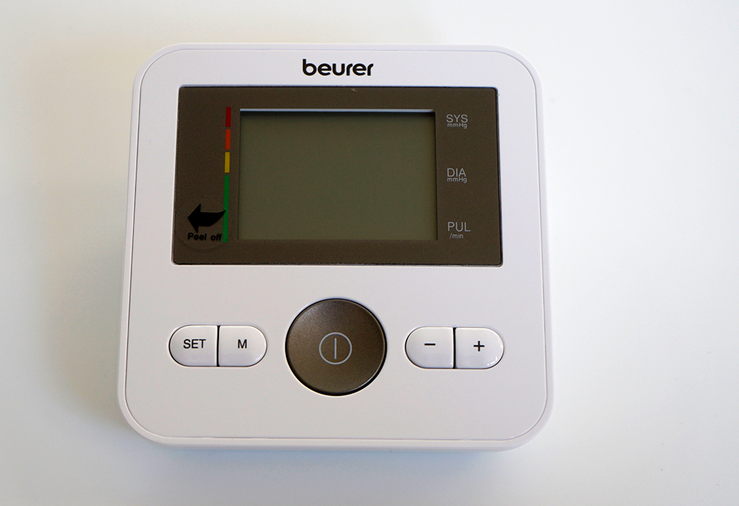 Il misuratore della pressione sanguigna da braccio Beurer BM27 è pratico e facile da usare