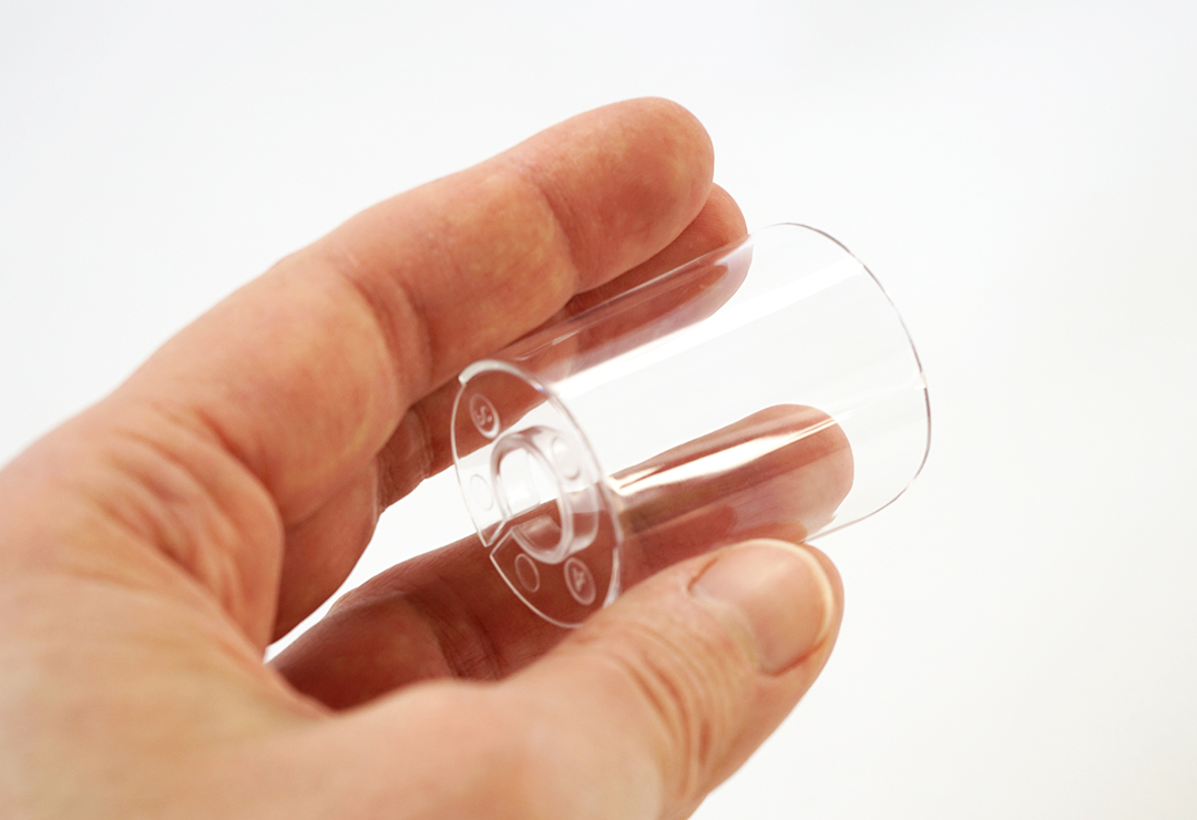 Una protezione in plastica contro la polvere delle unghie è inclusa con Prorelax Deluxe