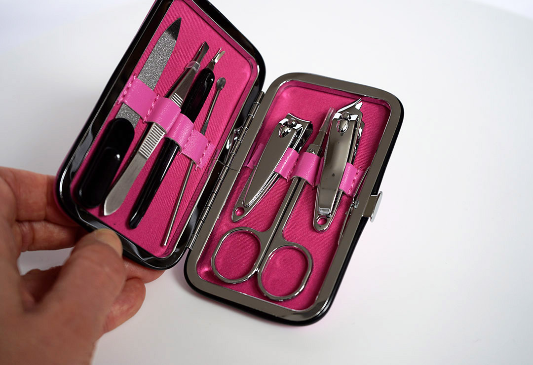 Beurer MP 44 including nail care set in a practical case