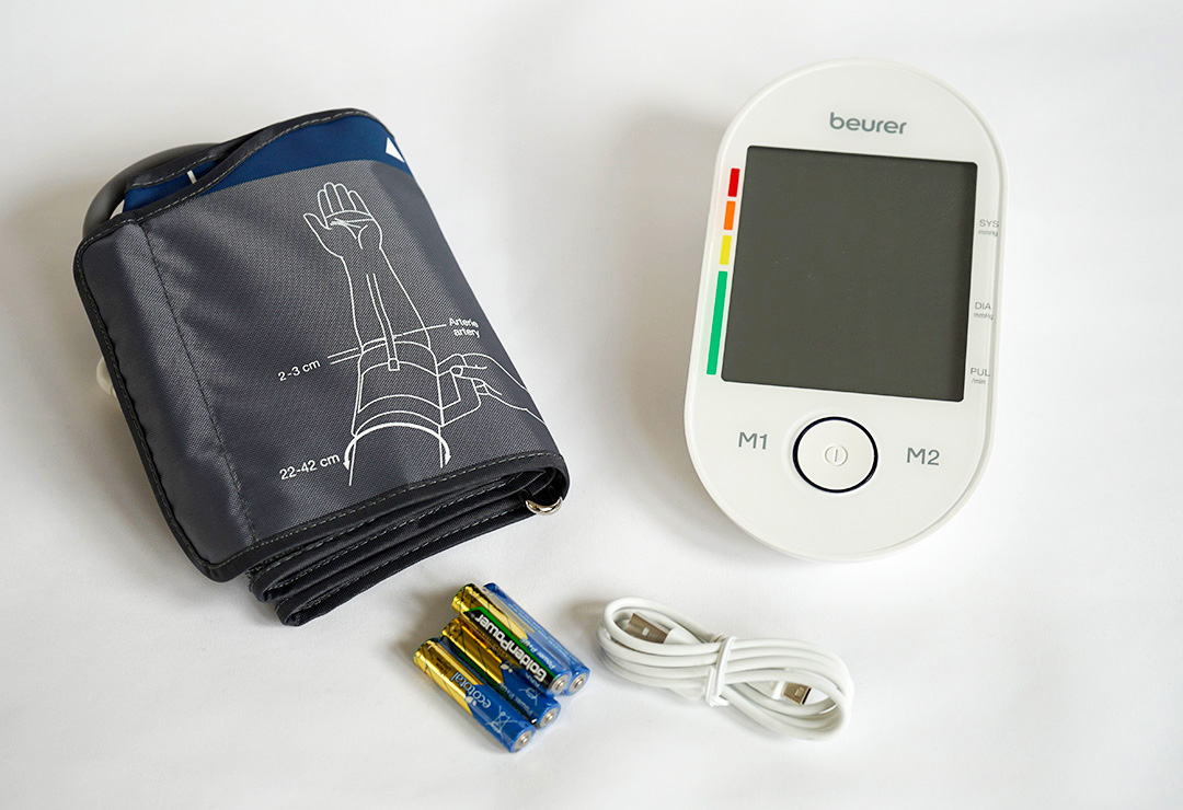 Umfassend ausgestattetes Oberarm-Blutdruckmessgerät Beurer BM55