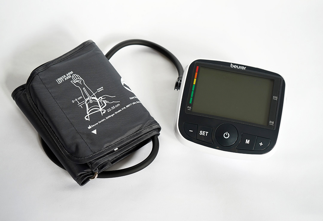 Upper arm blood pressure monitor Beurer BM40 with WHO color scale classification of the measured values
