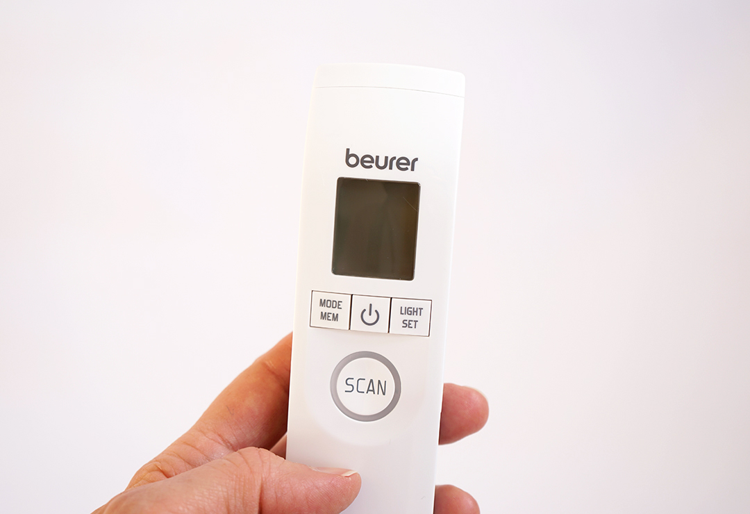 You can switch to object temperature or room temperature mode using the Beurer FT95's Mode/MEM button