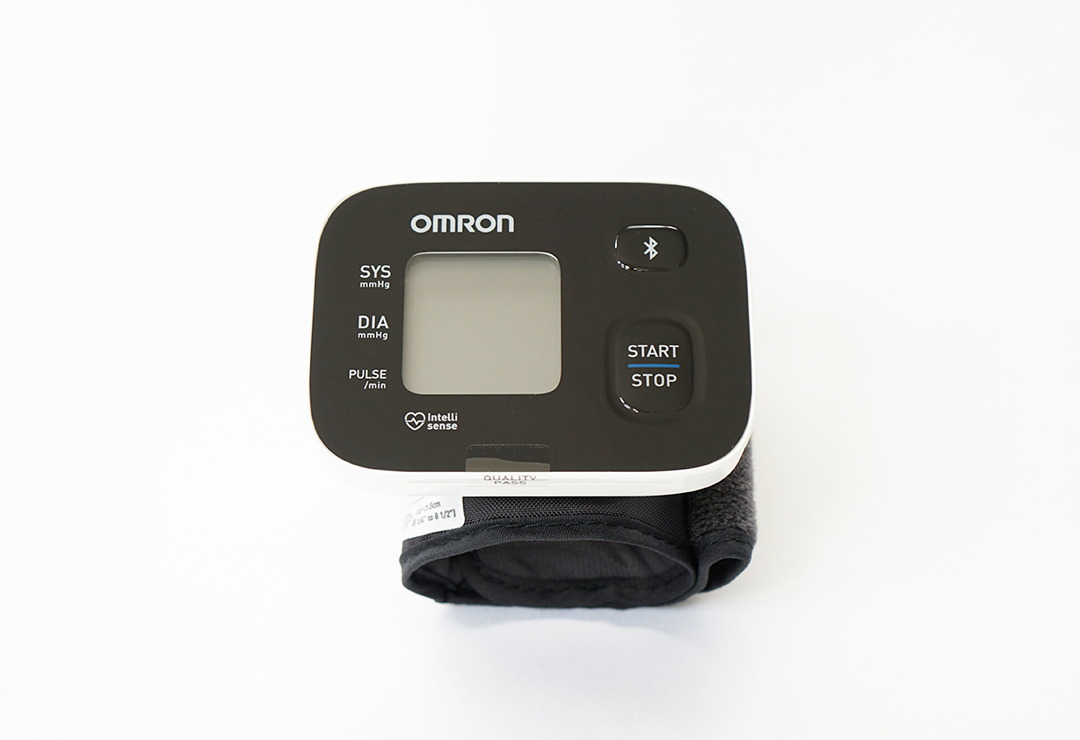 Omron RS3 Intelli IT misuratore di pressione sanguigna da polso