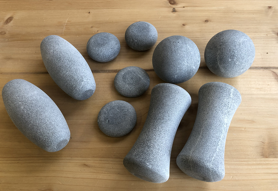 For hot stone therapy or massage: Choose from an ideal set of high-quality Hukka soapstone products.