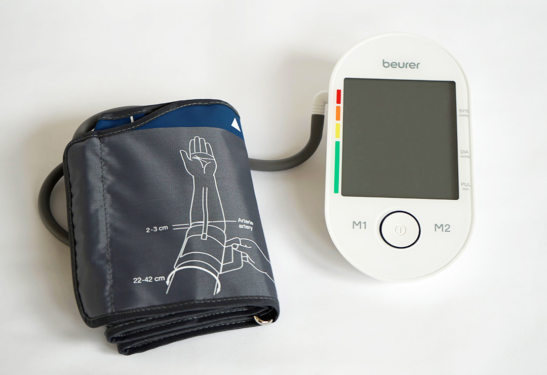 Beurer BM 55 Blutdruckmesser für Oberarmumfänge von 22-36 cm